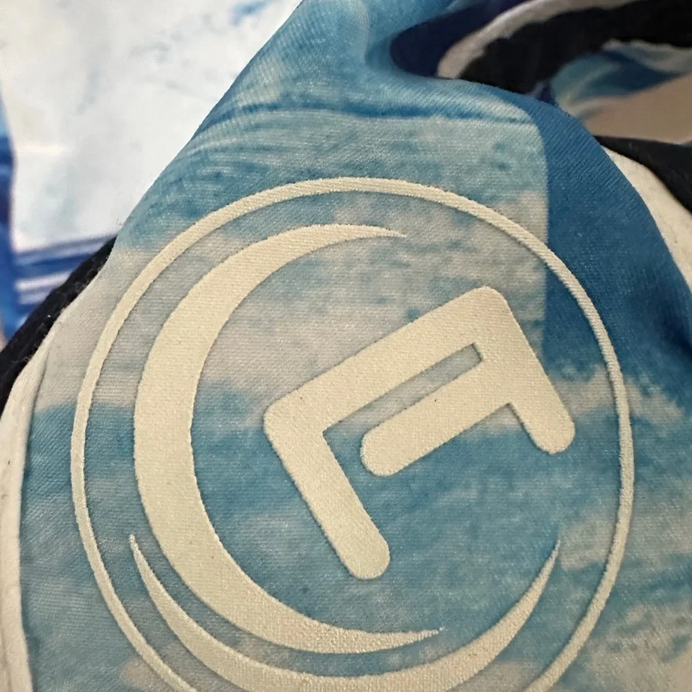 250 Hawaiian 581 | EUC Brazil Men’s Vintage Blue Surf Print Board Shorts (Sz 29)